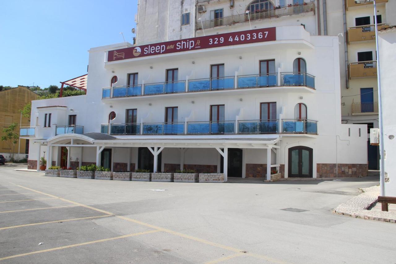 B&B Marina Sleep And Ship Rodi Garganico Exterior photo