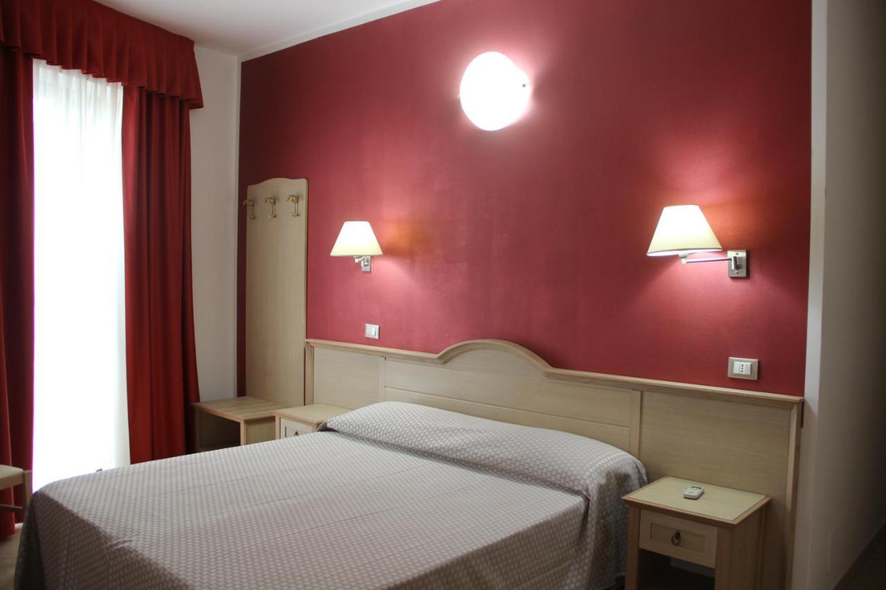 B&B Marina Sleep And Ship Rodi Garganico Exterior photo