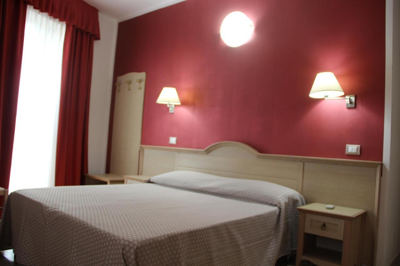 B&B Marina Sleep And Ship Rodi Garganico Exterior photo