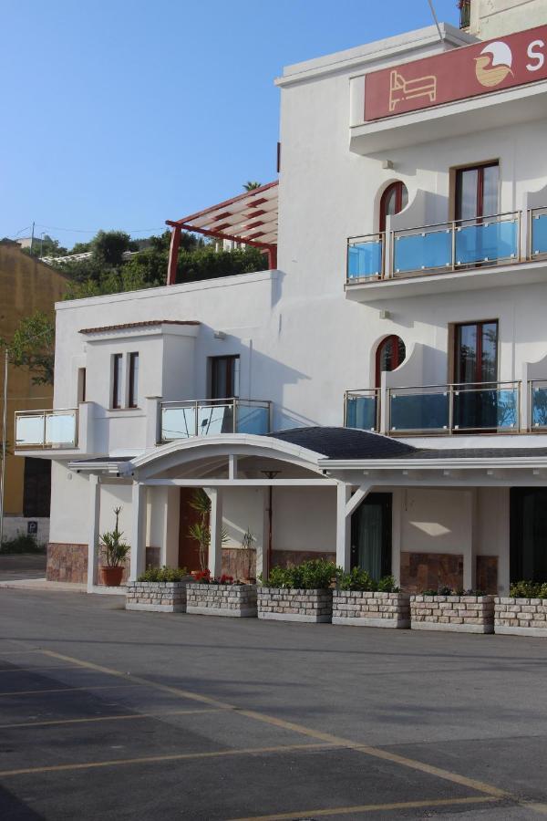 B&B Marina Sleep And Ship Rodi Garganico Exterior photo