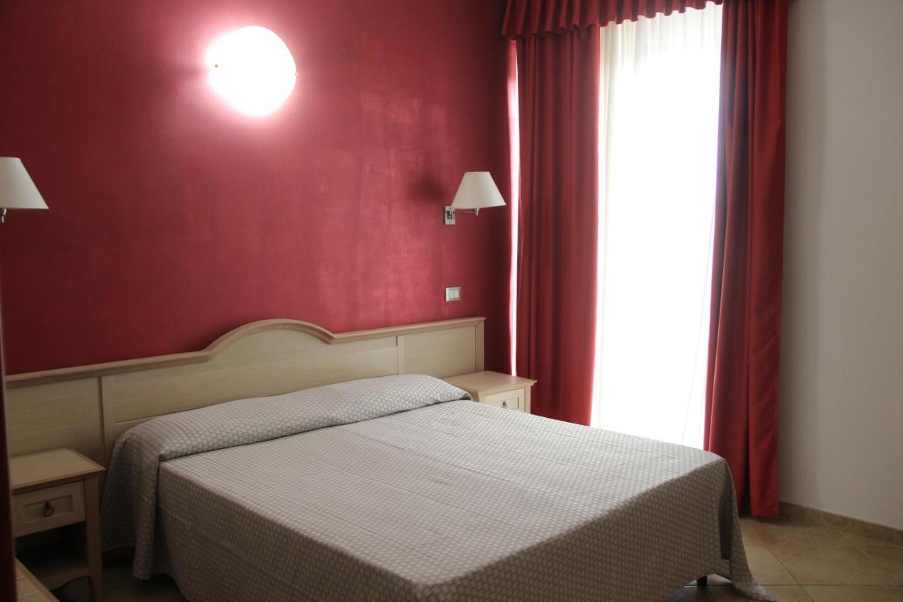 B&B Marina Sleep And Ship Rodi Garganico Exterior photo