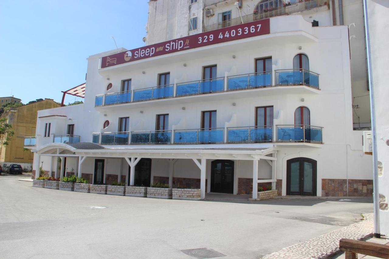 B&B Marina Sleep And Ship Rodi Garganico Exterior photo