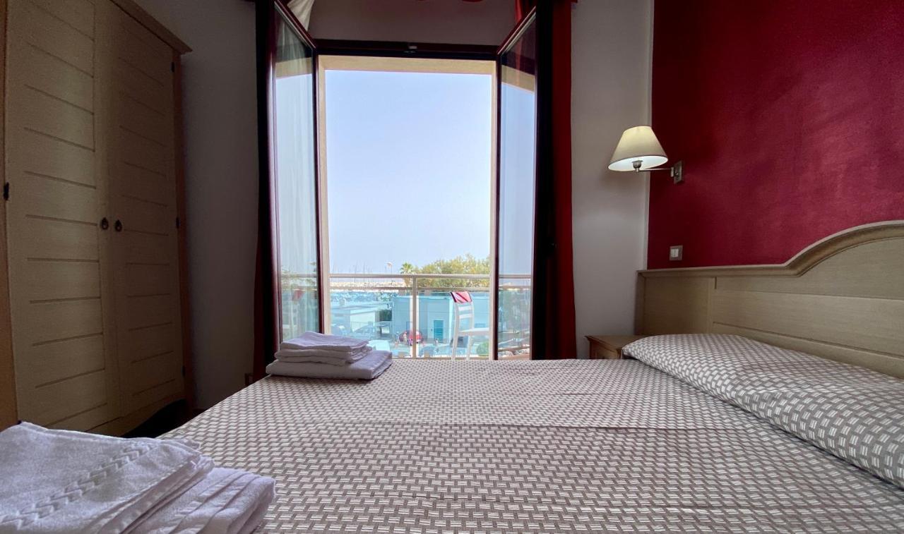 B&B Marina Sleep And Ship Rodi Garganico Exterior photo