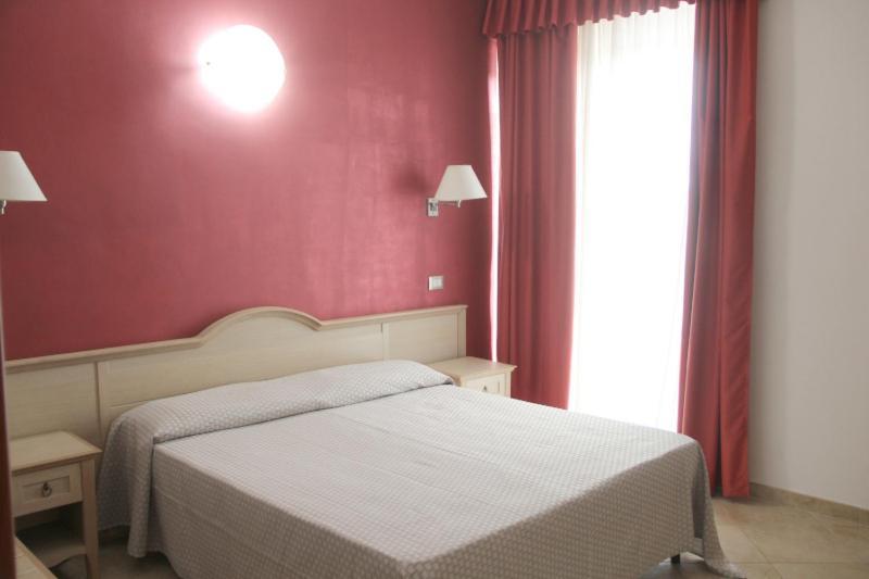 B&B Marina Sleep And Ship Rodi Garganico Exterior photo