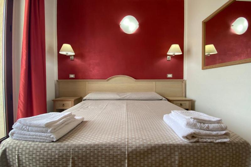 B&B Marina Sleep And Ship Rodi Garganico Exterior photo