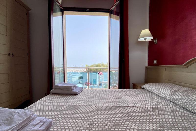 B&B Marina Sleep And Ship Rodi Garganico Exterior photo