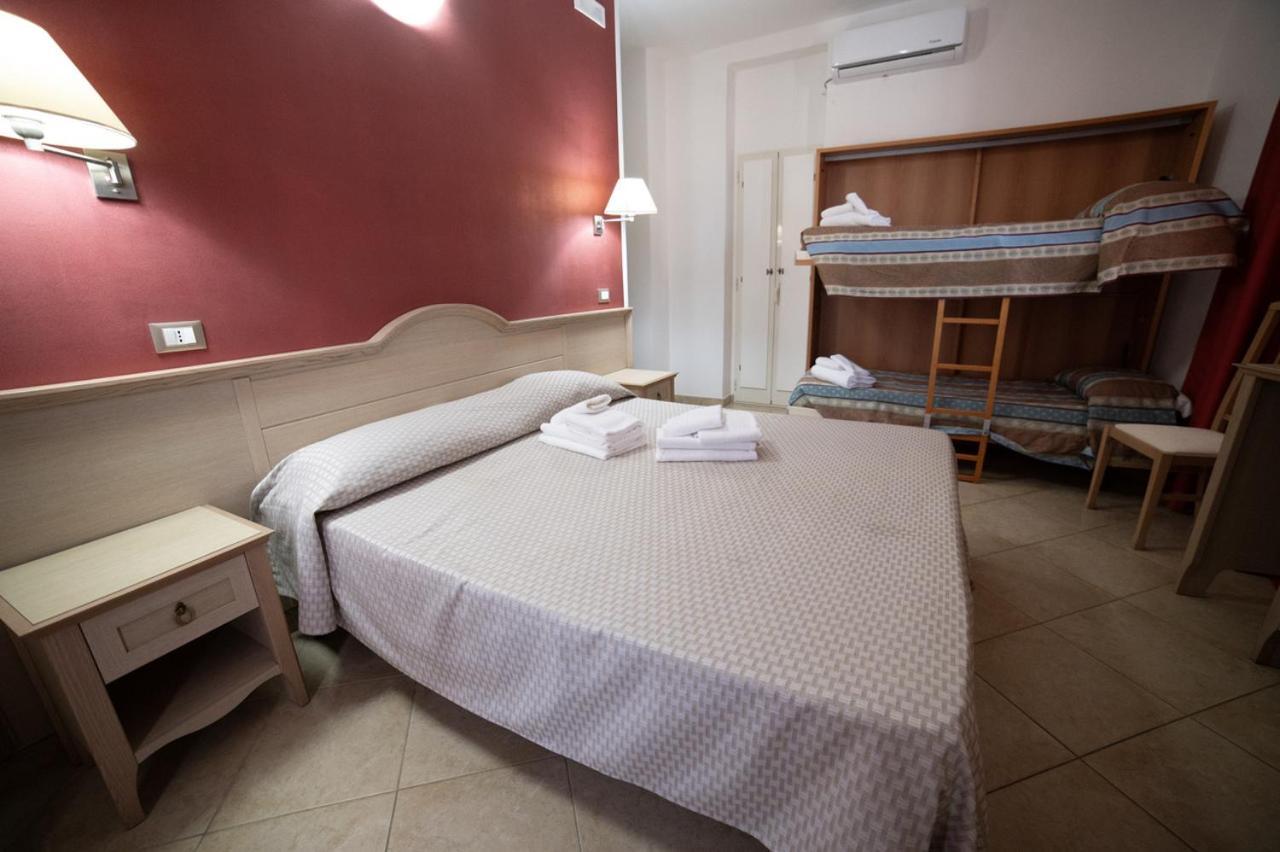 B&B Marina Sleep And Ship Rodi Garganico Exterior photo